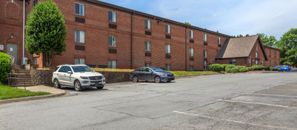HomeTowne Studios & Suites Greensboro Exterior