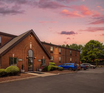HomeTowne Studios & Suites Greensboro Exterior