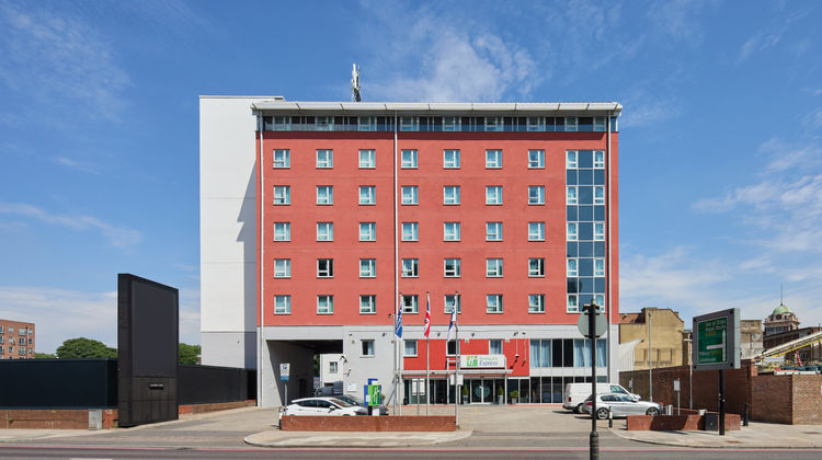 Holiday Inn Express London - Limehouse Exterior
