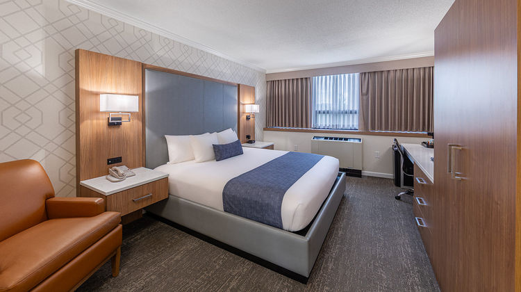The Radnor Hotel Room