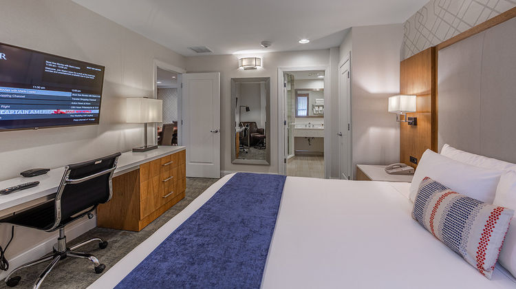 The Radnor Hotel Room