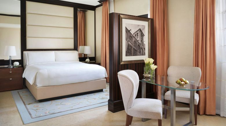 <b>The Ritz-Carlton Abu Dhabi, Grand Canal Suite</b>. Images powered by <a href="https://www.leonardoworldwide.com/" title="Leonardo Worldwide" target="_blank">Leonardo</a>.