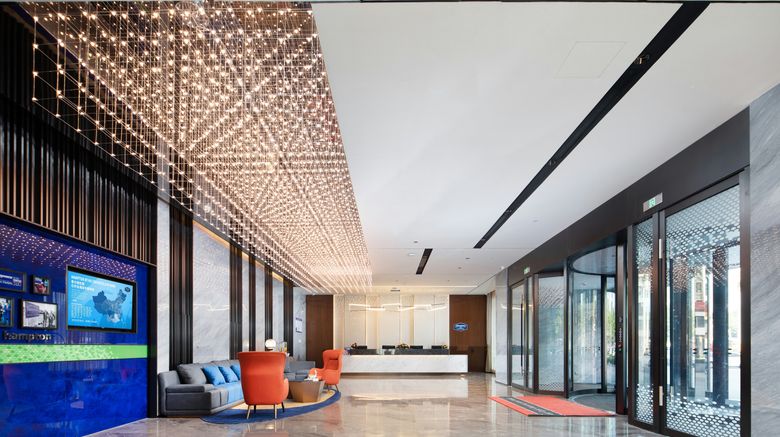 <b>Hampton by Hilton Linyi Yihe River Lobby</b>. Images powered by <a href="https://www.leonardoworldwide.com/" title="Leonardo Worldwide" target="_blank">Leonardo</a>.