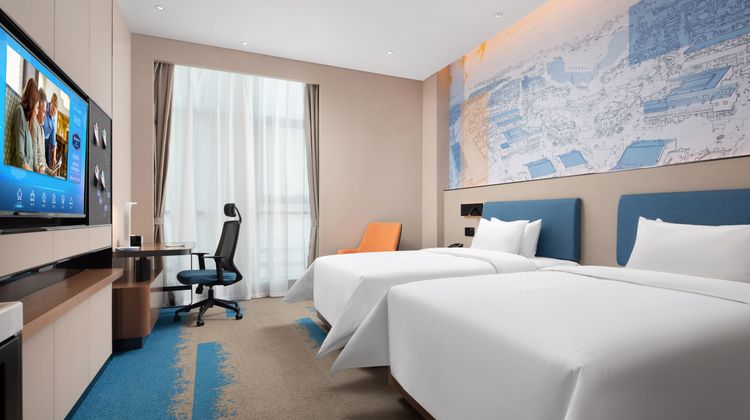 Hampton by Hilton West Railway Station Room