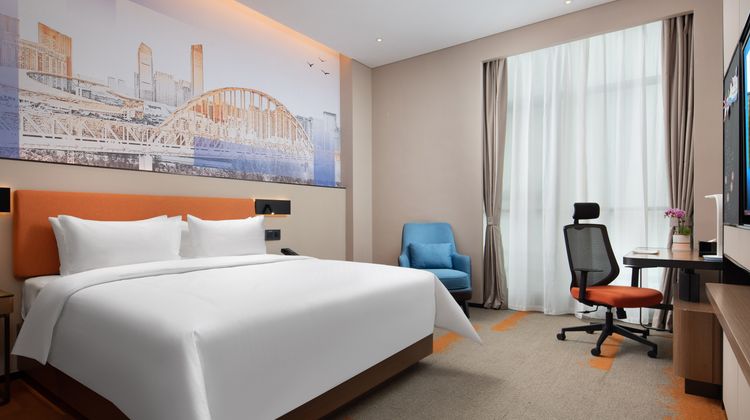 Hampton by Hilton West Railway Station Room