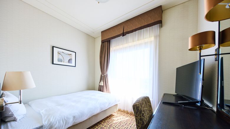 <b>Okura Chiba Hotel Room</b>. Images powered by <a href="https://www.leonardoworldwide.com/" title="Leonardo Worldwide" target="_blank">Leonardo</a>.