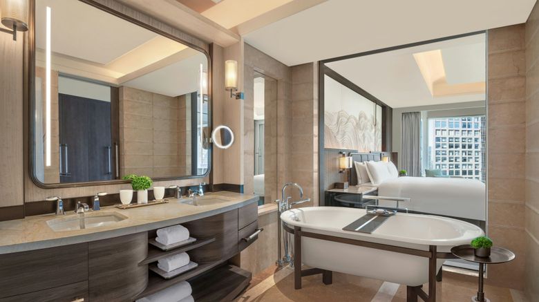 <b>The Ritz-Carlton, Shenzhen Room</b>. Images powered by <a href="https://www.leonardoworldwide.com/" title="Leonardo Worldwide" target="_blank">Leonardo</a>.