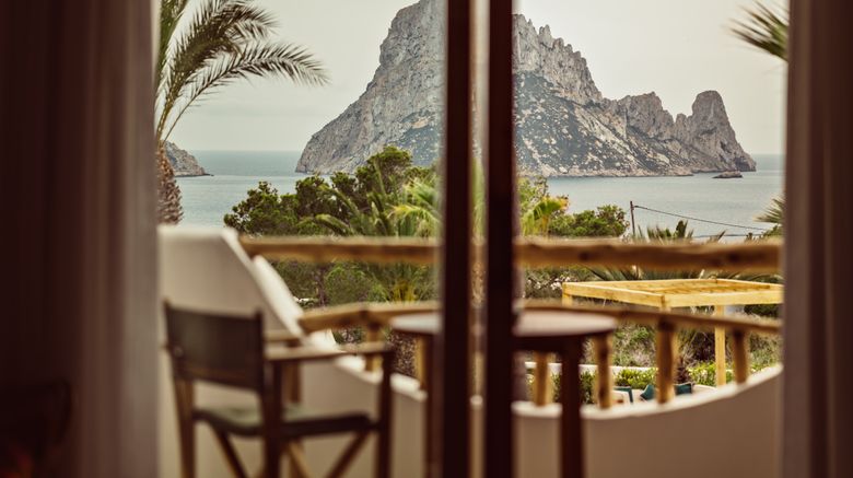 <b>Petunia Ibiza Room</b>. Images powered by <a href="https://www.leonardoworldwide.com/" title="Leonardo Worldwide" target="_blank">Leonardo</a>.