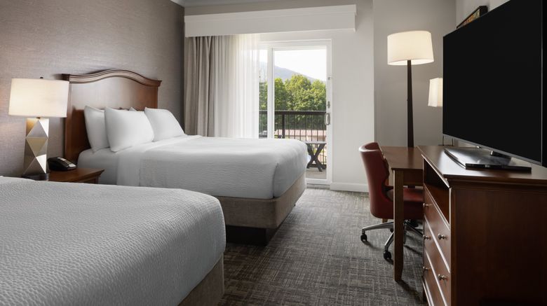 <b>Holiday Inn Resort Lake George Suite</b>. Images powered by <a href="https://www.leonardoworldwide.com/" title="Leonardo Worldwide" target="_blank">Leonardo</a>.