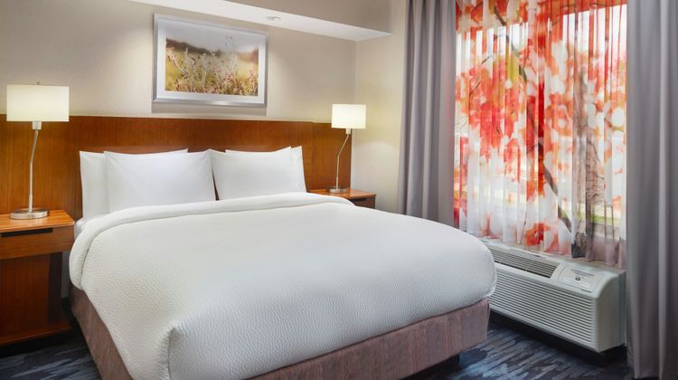 Fairfield Inn & Suites Charleston North/ Suite