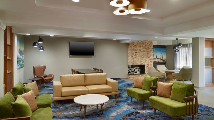 Fairfield Inn & Suites Charleston North/ Lobby