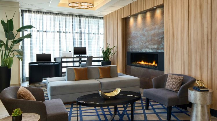 Sheraton Suites Chicago O'Hare Lobby