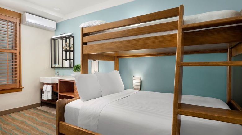 <b>Catalina Island Inn Room</b>. Images powered by <a href="https://www.leonardoworldwide.com/" title="Leonardo Worldwide" target="_blank">Leonardo</a>.