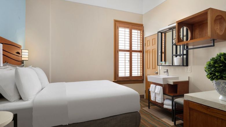 <b>Catalina Island Inn Room</b>. Images powered by <a href="https://www.leonardoworldwide.com/" title="Leonardo Worldwide" target="_blank">Leonardo</a>.