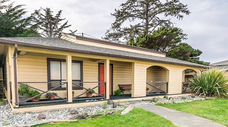 <b>Gold Beach Inn Exterior</b>. Images powered by <a href="https://www.leonardoworldwide.com/" title="Leonardo Worldwide" target="_blank">Leonardo</a>.