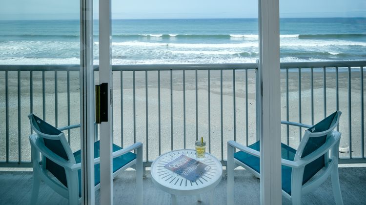 Beachfront Inn Exterior