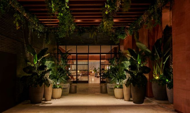 The Hollywood Grande Exterior