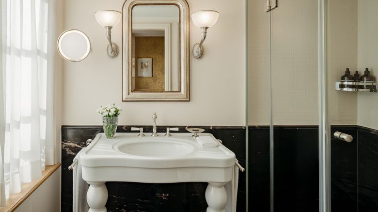<b>Les Trois Rois Room</b>. Images powered by <a href="https://www.leonardoworldwide.com/" title="Leonardo Worldwide" target="_blank">Leonardo</a>.