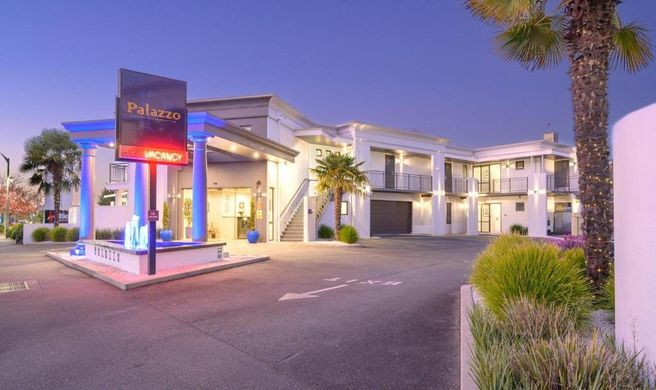 Palazzo Motel Exterior