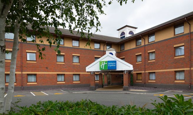 Holiday Inn Express Exeter Exterior