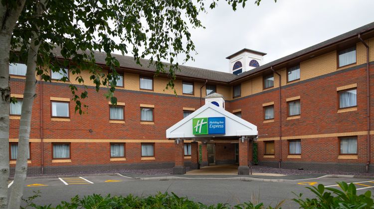 Holiday Inn Express Exeter Exterior
