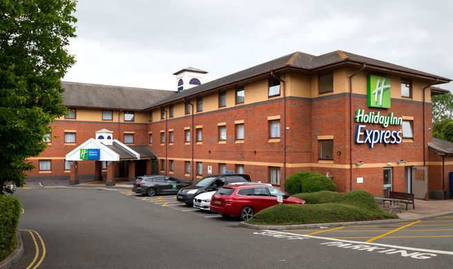 Holiday Inn Express Exeter Exterior