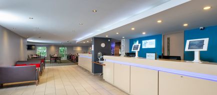 Holiday Inn Express Exeter Exterior