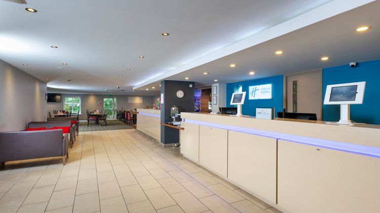 Holiday Inn Express Exeter Exterior