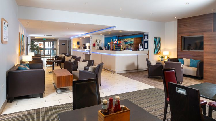 Holiday Inn Express Taunton Exterior