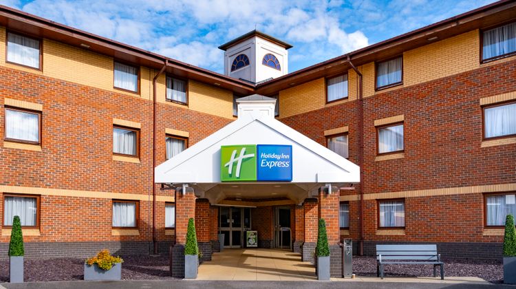Holiday Inn Express Taunton Exterior