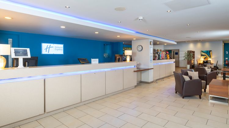Holiday Inn Express Taunton Exterior