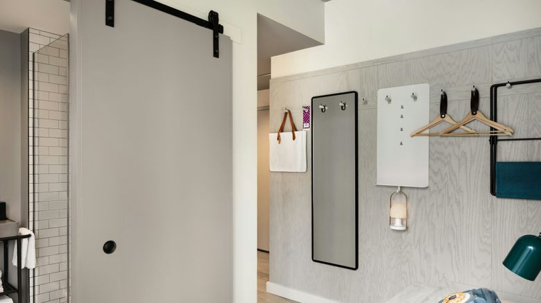<b>Moxy Charlotte Downtown Room</b>. Images powered by <a href="https://www.leonardoworldwide.com/" title="Leonardo Worldwide" target="_blank">Leonardo</a>.