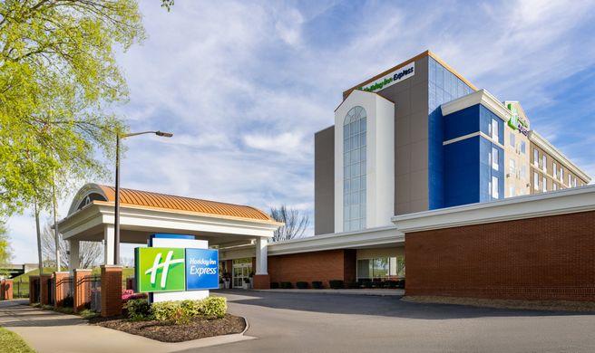 Holiday Inn Express & Suites Augusta Exterior