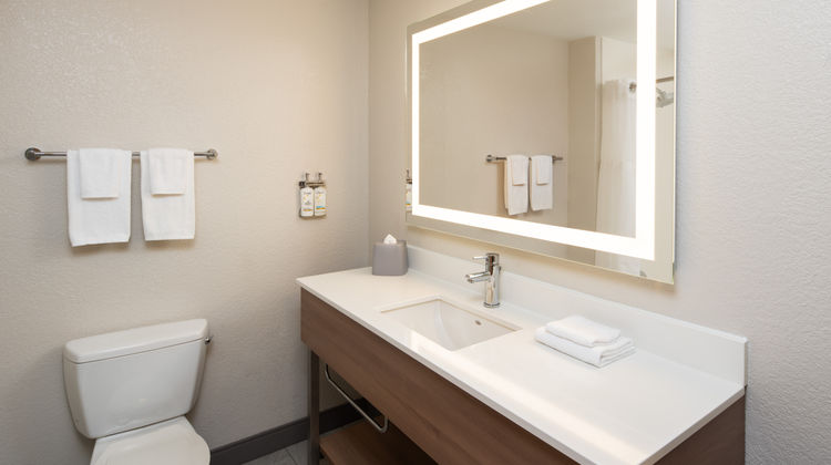Holiday Inn Exp Miami Arpt Blue Lagoon Room