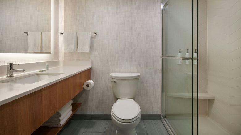 <b>Fairfield Inn & Suites Room</b>. Images powered by <a href="https://www.leonardoworldwide.com/" title="Leonardo Worldwide" target="_blank">Leonardo</a>.