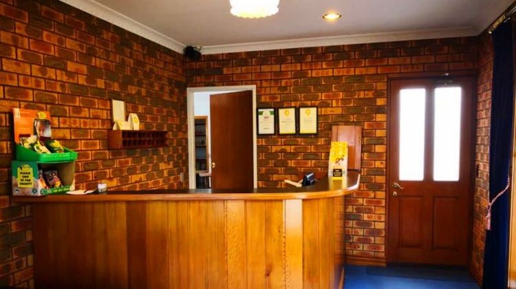 Victoriana Motor Inn Lobby