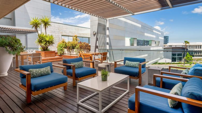 <b>Cape Town Marriott Hotel Crystal Towers Pool</b>. Images powered by <a href="https://www.leonardoworldwide.com/" title="Leonardo Worldwide" target="_blank">Leonardo</a>.