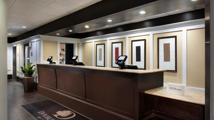 Doubletree Hotel Memphis Downtown Lobby