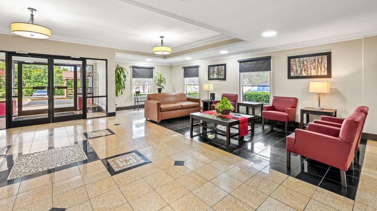 Red Roof PLUS+ Henderson Lobby