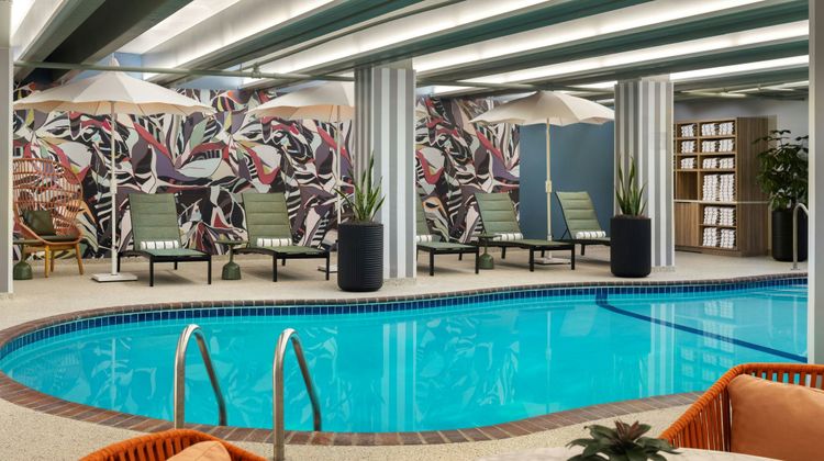 Sheraton Minneapolis Downtown Conv Ctr Pool