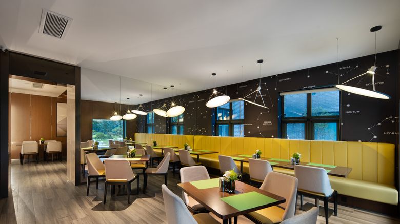 <b>Hampton by Hilton South Railway Station Restaurant</b>. Images powered by <a href="https://www.leonardoworldwide.com/" title="Leonardo Worldwide" target="_blank">Leonardo</a>.