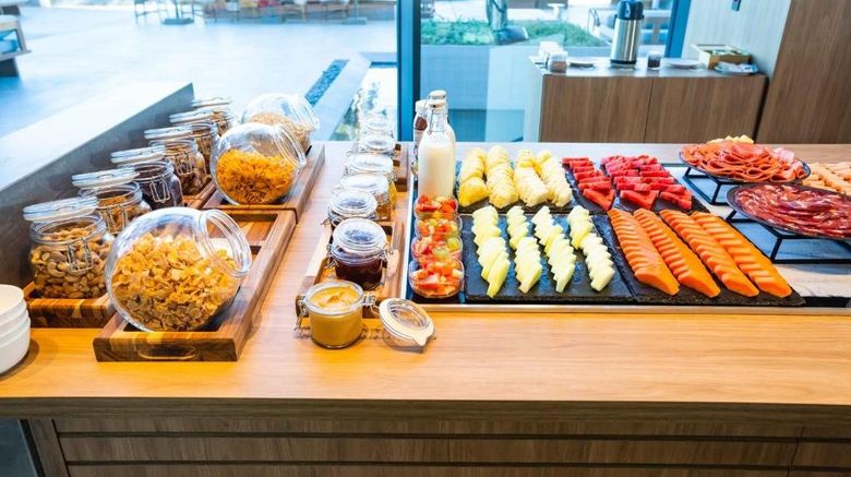<b>DoubleTree by Hilton Porto Alegre Restaurant</b>. Images powered by <a href="https://www.leonardoworldwide.com/" title="Leonardo Worldwide" target="_blank">Leonardo</a>.