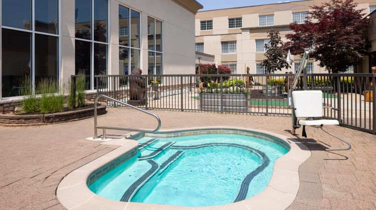 Holiday Inn Resort Lake George Pool