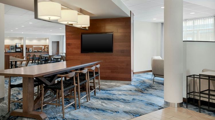 Fairfield Inn & Suites Cincinnati Uptown Lobby