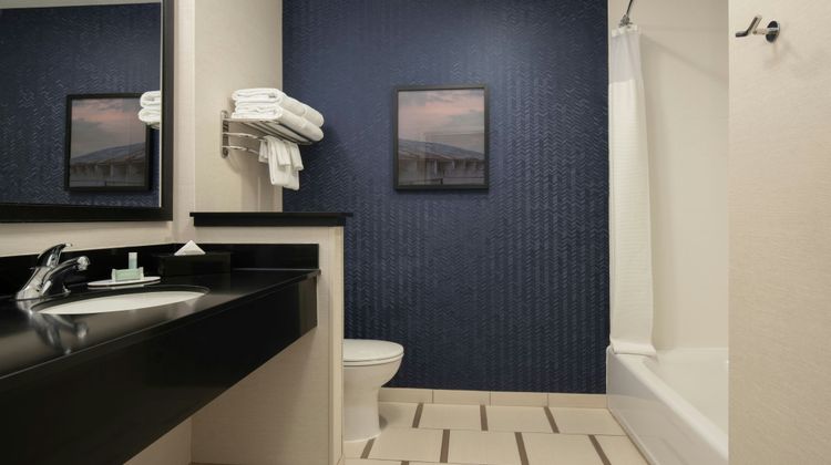 Fairfield Inn & Suites Santa Cruz Room