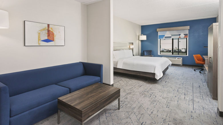 <b>The Holiday Inn Express & Suites Chicago Room</b>. Images powered by <a href="https://www.leonardoworldwide.com/" title="Leonardo Worldwide" target="_blank">Leonardo</a>.