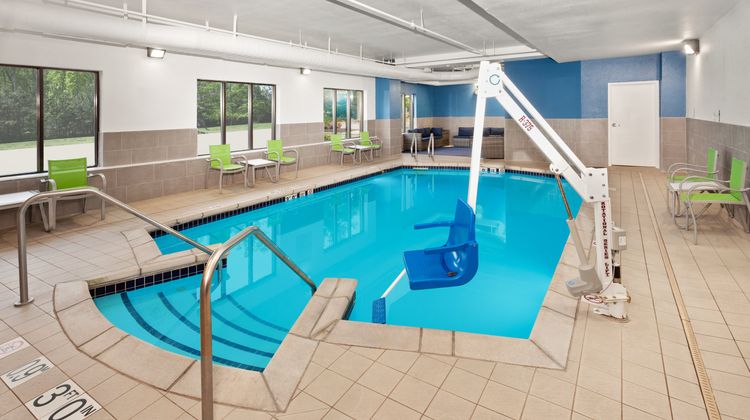 The Holiday Inn Express & Suites Chicago Pool