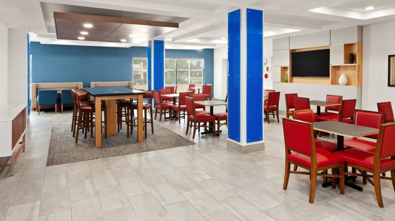 <b>The Holiday Inn Express & Suites Chicago Exterior</b>. Images powered by <a href="https://www.leonardoworldwide.com/" title="Leonardo Worldwide" target="_blank">Leonardo</a>.
