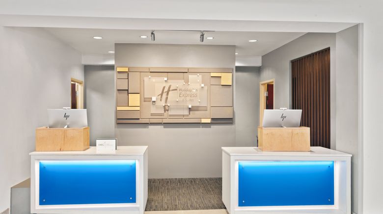 <b>The Holiday Inn Express & Suites Chicago Exterior</b>. Images powered by <a href="https://www.leonardoworldwide.com/" title="Leonardo Worldwide" target="_blank">Leonardo</a>.