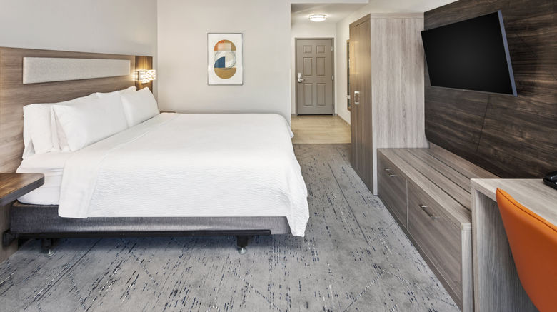 <b>The Holiday Inn Express & Suites Chicago Room</b>. Images powered by <a href="https://www.leonardoworldwide.com/" title="Leonardo Worldwide" target="_blank">Leonardo</a>.